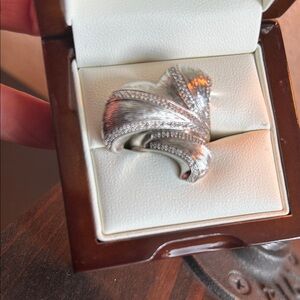 Elegant 18/k white gold plated and Diamond Women's Ring